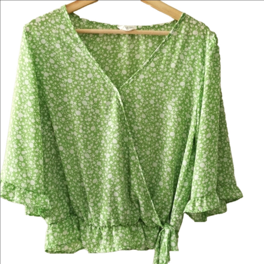 Sienna Sky green floral blouse. Size large. EUC